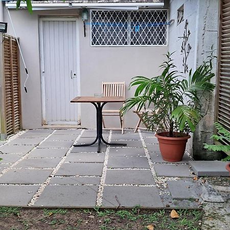 Agréable F2, jardin, garage, fibre, clim ch Fort-de-France Exterior foto