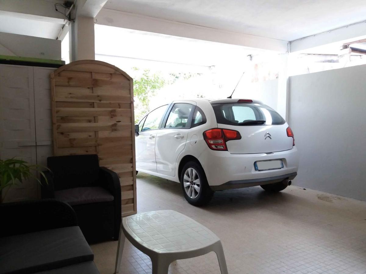 Agréable F2, jardin, garage, fibre, clim ch Fort-de-France Exterior foto