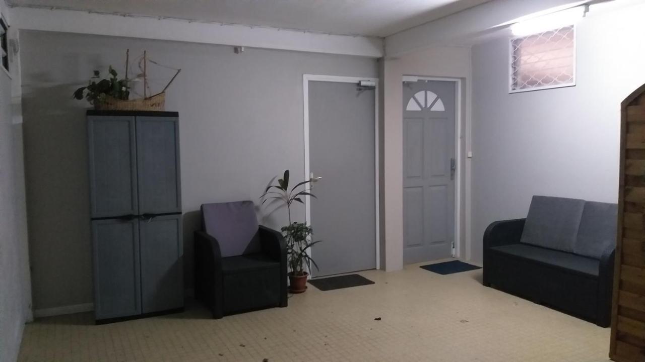 Agréable F2, jardin, garage, fibre, clim ch Fort-de-France Exterior foto