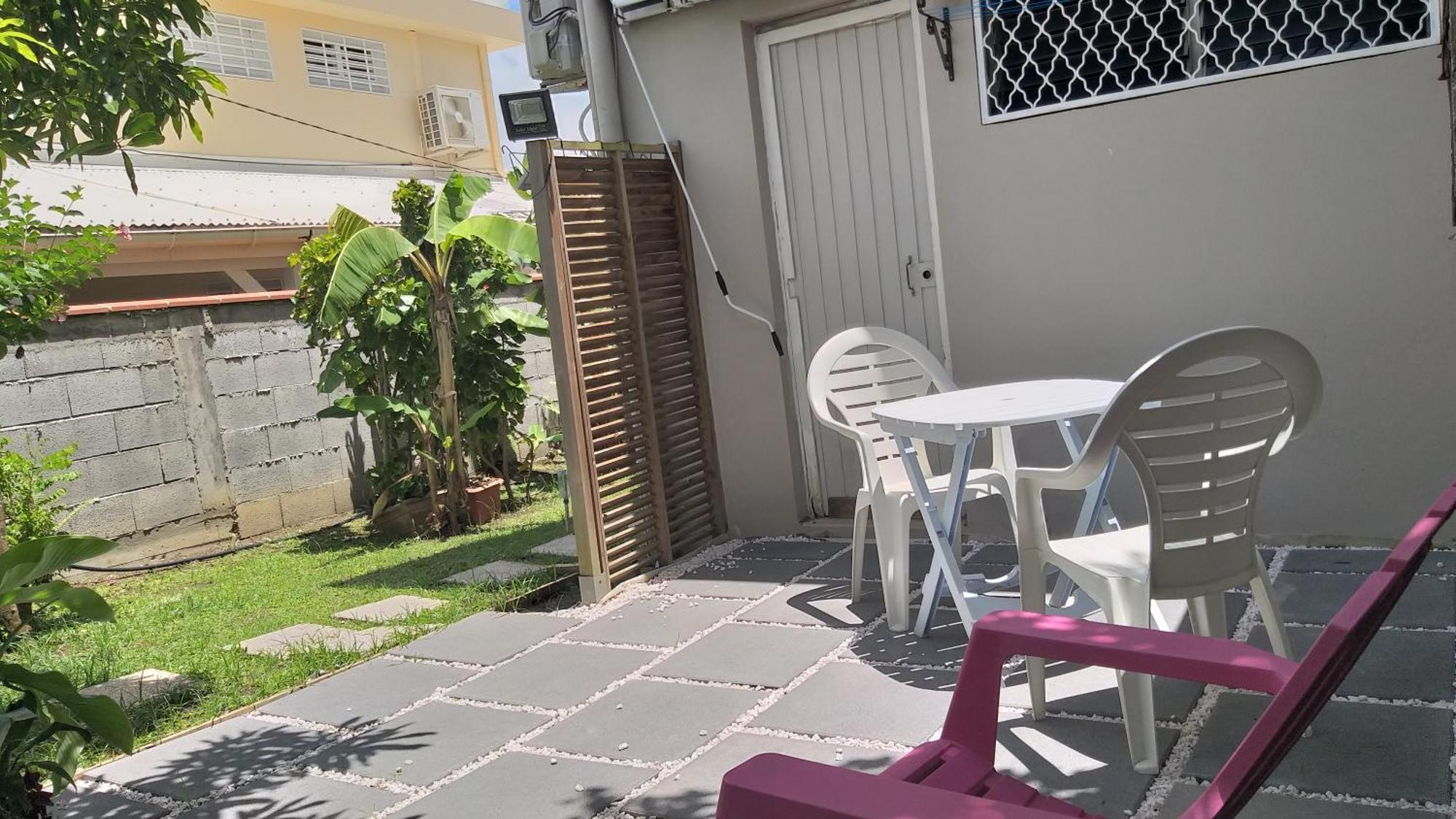 Agréable F2, jardin, garage, fibre, clim ch Fort-de-France Exterior foto
