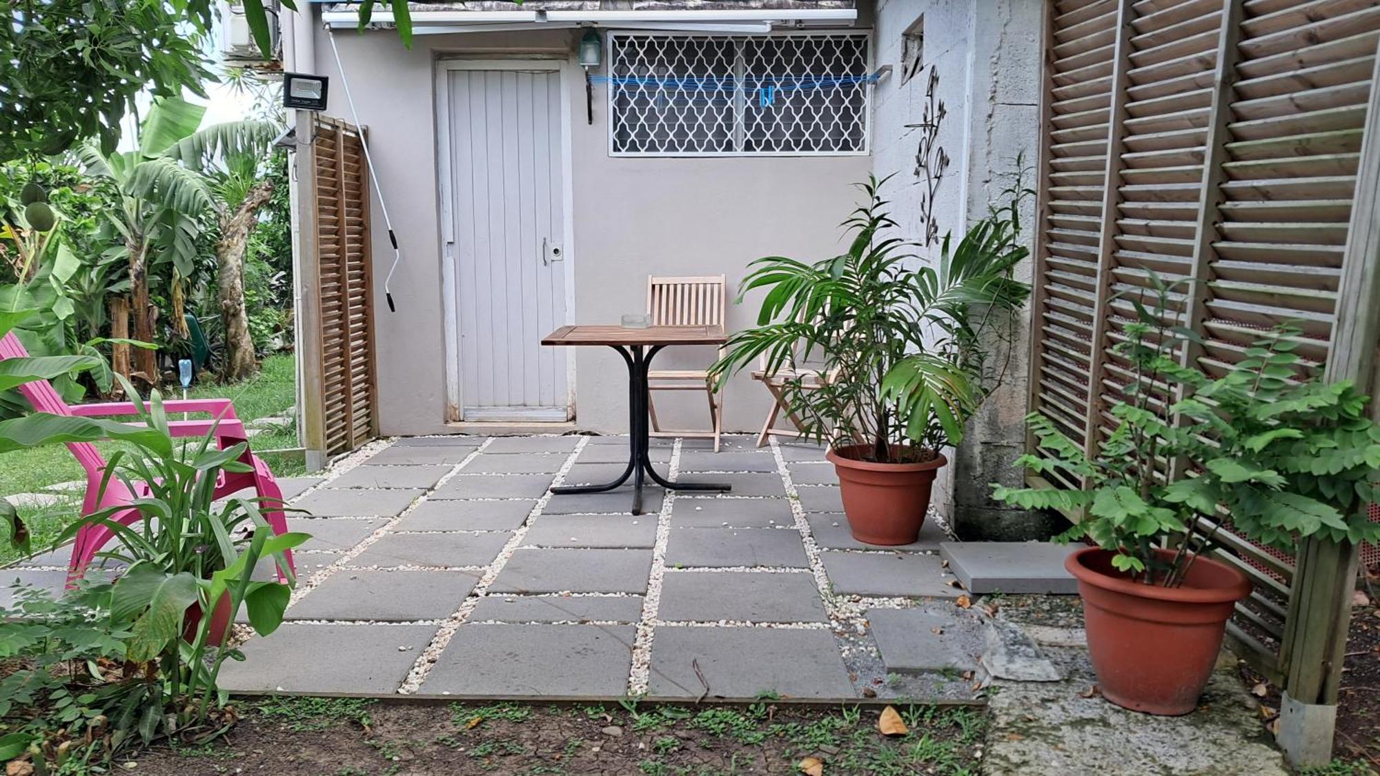 Agréable F2, jardin, garage, fibre, clim ch Fort-de-France Exterior foto